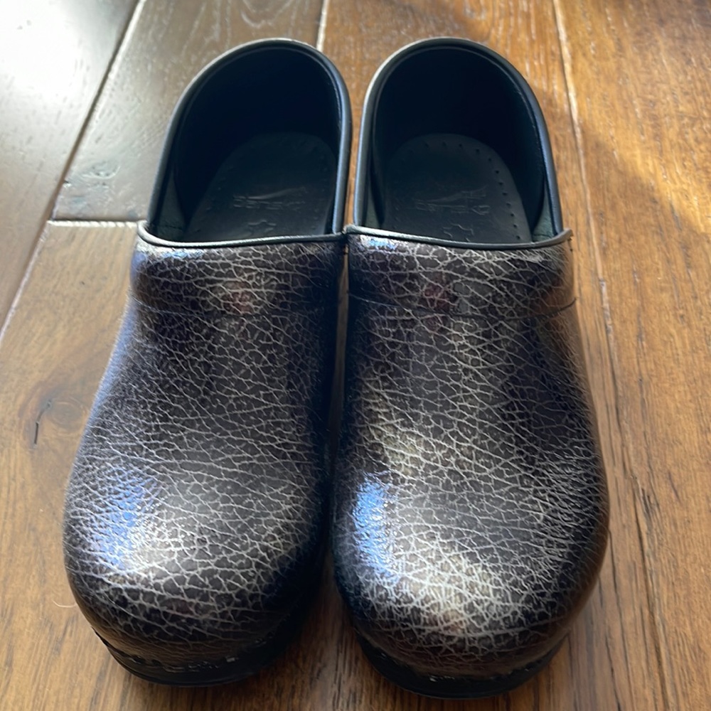 Dansko Clogs size 39 - barely worn